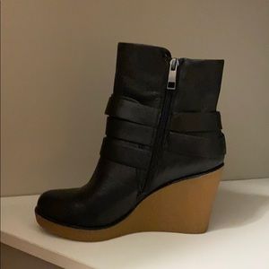 WEDGE BOOTS SIZE 6